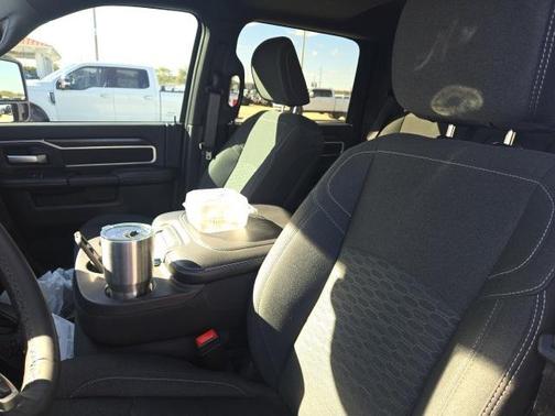 2025 RAM 3500 Big Horn Crew Cab 4x4 8' Box