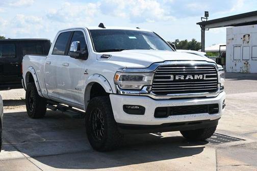 Bright White Clearcoat 2023 RAM 2500 Laramie Crew Cab 4x4 6'4' Box