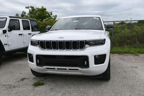 Bright White Clearcoat 2023 Jeep Grand Cherokee Overland