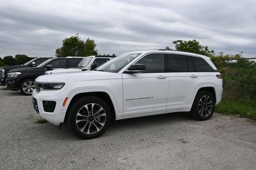 Bright White Clearcoat 2023 Jeep Grand Cherokee Overland