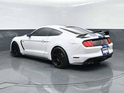 2017 Ford Shelby GT350R Base