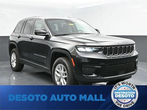 Diamond Black Crystal Pearlcoat 2024 Jeep Grand Cherokee Laredo