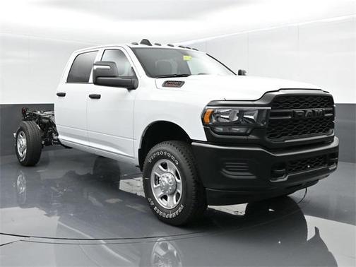 2024 RAM 2500 Tradesman Crew Cab 4x4 8' Box