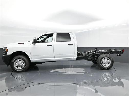 2024 RAM 2500 Tradesman Crew Cab 4x4 8' Box