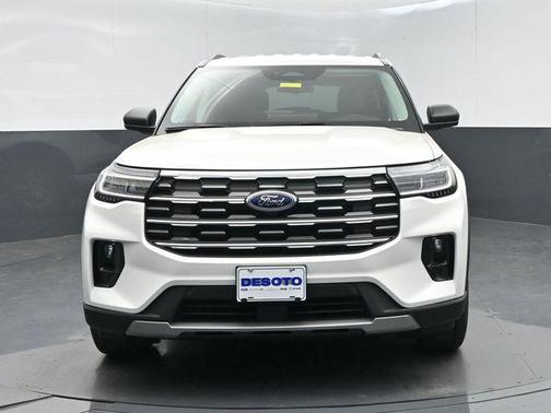 Star White Metallic Tri-Coat 2026 Ford Explorer Active