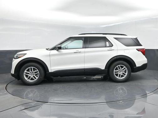Star White Metallic Tri-Coat 2026 Ford Explorer Active