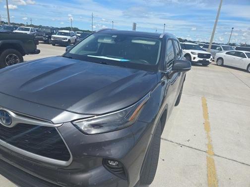 2023 Toyota Highlander Hybrid XLE