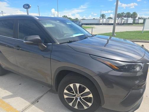2023 Toyota Highlander Hybrid XLE