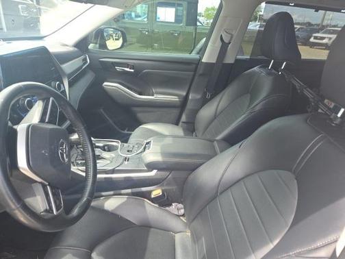 2023 Toyota Highlander Hybrid XLE