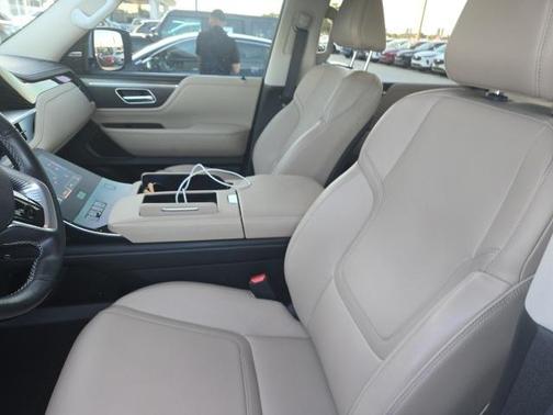 2025 INFINITI QX80 PURE