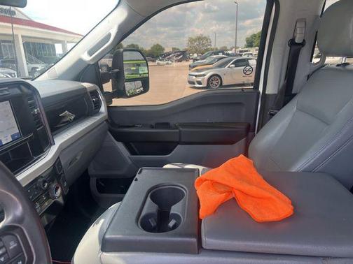 Oxford White 2023 Ford F-250 XL