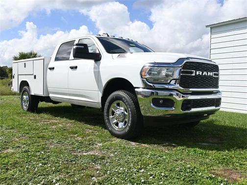 2023 RAM 2500 Tradesman Crew Cab 4x4 8' Box