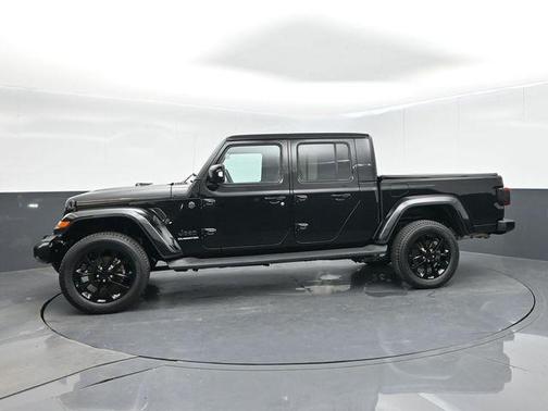 Black Clearcoat 2022 Jeep Gladiator High Altitude 4x4