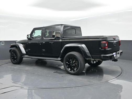 Black Clearcoat 2022 Jeep Gladiator High Altitude 4x4