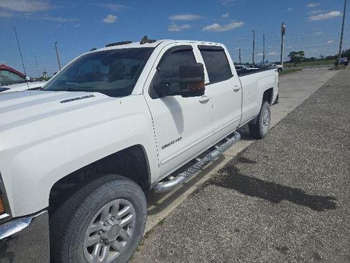 Summit White 2018 Chevrolet Silverado 2500 LT