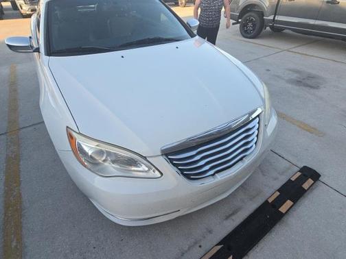 2013 Chrysler 200 Limited