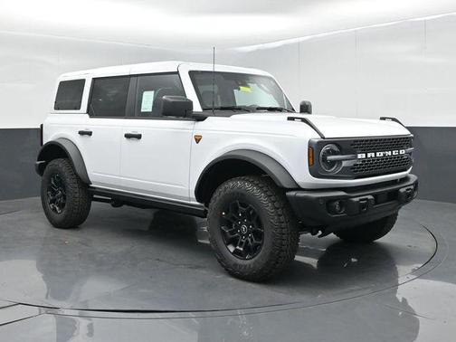 Oxford White 2026 Ford Bronco Badlands