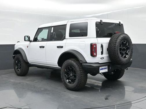 Oxford White 2026 Ford Bronco Badlands