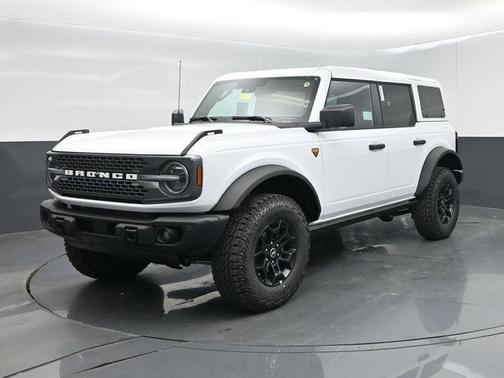 Oxford White 2026 Ford Bronco Badlands