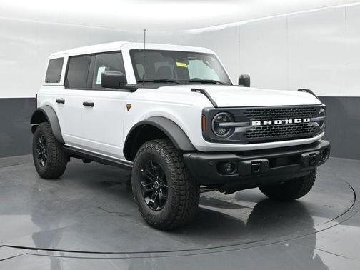 Oxford White 2026 Ford Bronco Badlands