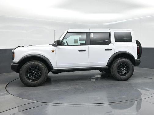 Oxford White 2026 Ford Bronco Badlands