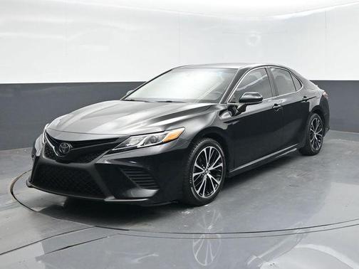 Midnight Black Metallic 2018 Toyota Camry SE