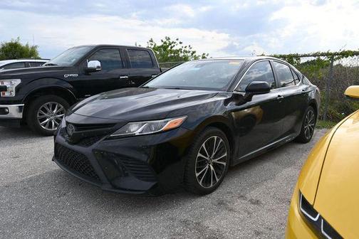 Midnight Black Metallic 2018 Toyota Camry SE