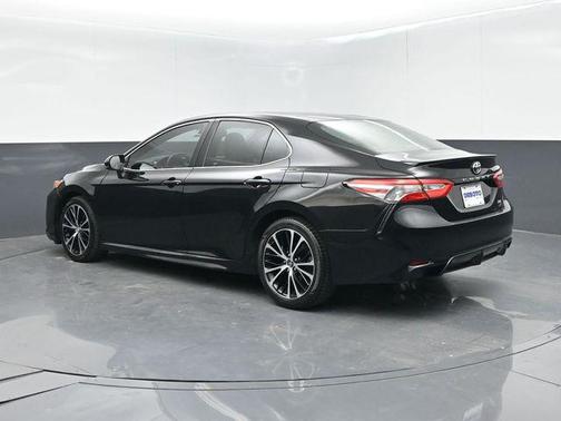 Midnight Black Metallic 2018 Toyota Camry SE