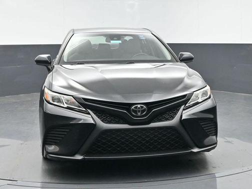 Midnight Black Metallic 2018 Toyota Camry SE