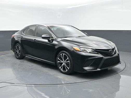 Midnight Black Metallic 2018 Toyota Camry SE