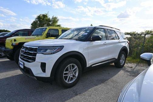 Star White Metallic Tri-Coat 2025 Ford Explorer Active
