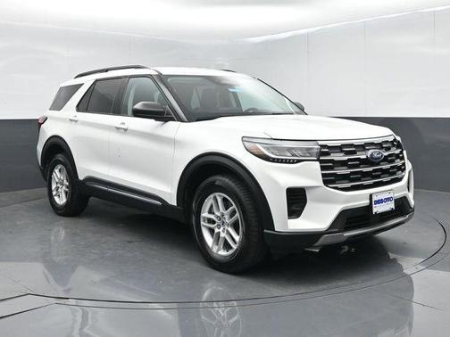 Star White Metallic Tri-Coat 2025 Ford Explorer Active