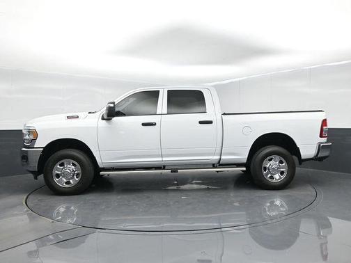 2023 RAM 3500 Tradesman Crew Cab 4x4 6'4' Box