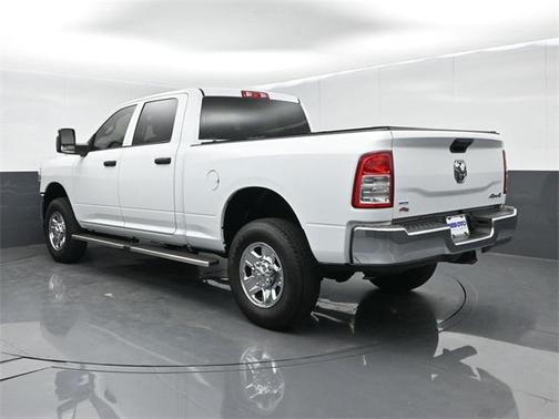 2023 RAM 3500 Tradesman Crew Cab 4x4 6'4' Box
