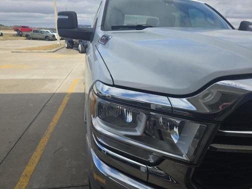 2023 RAM 3500 Tradesman Crew Cab 4x4 6'4' Box