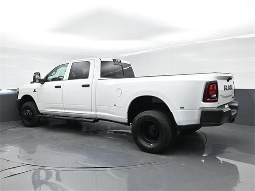 2025 RAM 3500 Tradesman Crew Cab 4x4 8' Box
