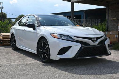 Wind Chill Pearl/Midnight Black Metallic 2020 Toyota Camry XSE