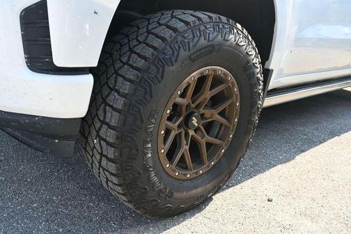 Iridescent Pearl Tricoat 2024 Chevrolet Silverado 3500 High Country