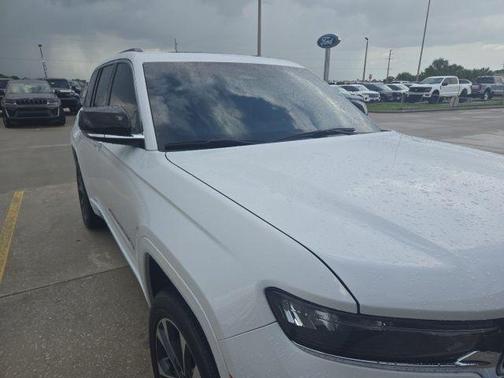 Bright White Clearcoat 2023 Jeep Grand Cherokee Overland