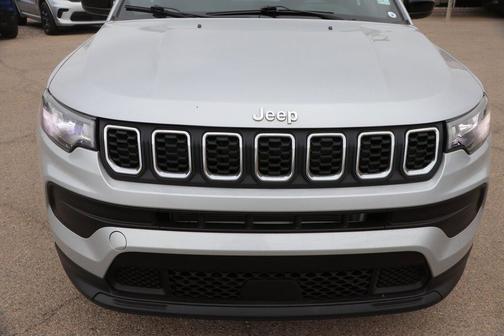 Silver Zynith Metallic Clearcoat 2024 Jeep Compass Sport