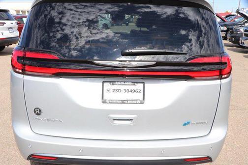 2023 Chrysler Pacifica L