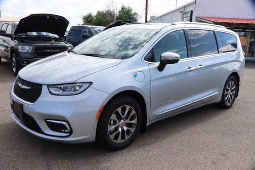 2023 Chrysler Pacifica L