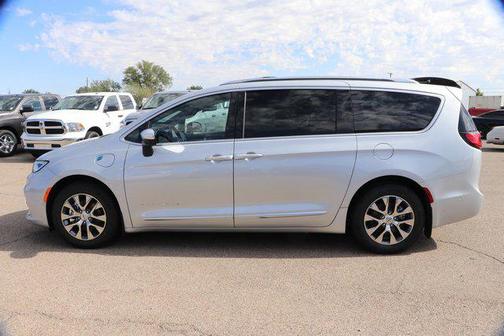 2023 Chrysler Pacifica L