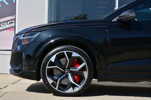 Mythos Black Metallic 2024 Audi RS Q8 4.0T