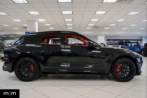 Q Oberon Black 2025 Aston Martin DBX 707