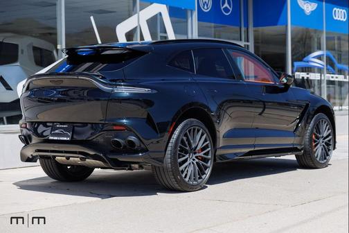 Q Oberon Black 2025 Aston Martin DBX 707