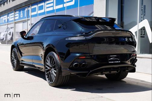 Q Oberon Black 2025 Aston Martin DBX 707