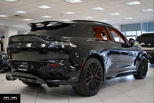 Q Oberon Black 2025 Aston Martin DBX 707