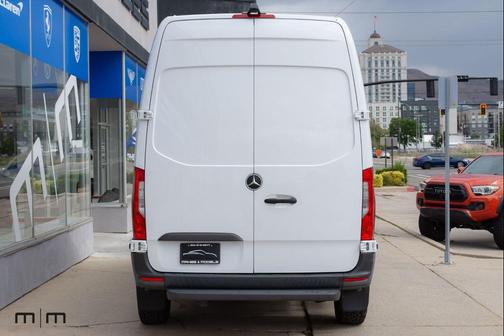 Arctic White 2022 Mercedes-Benz Sprinter 2500 Standard Roof