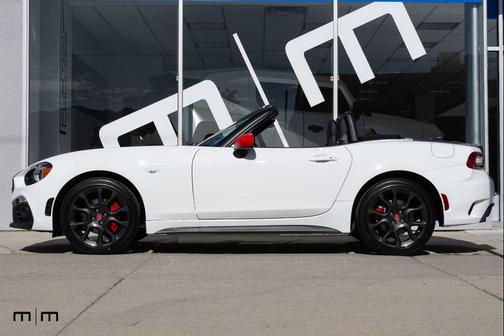 Brillante White 2019 FIAT 124 Spider Base